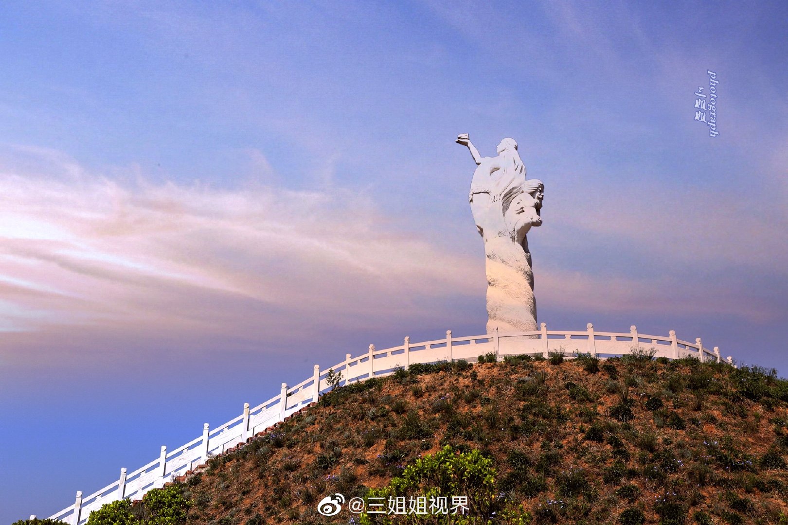 尖叫再尖叫郑州新密伏羲山的红石林景区里传来一声又一声尖叫声