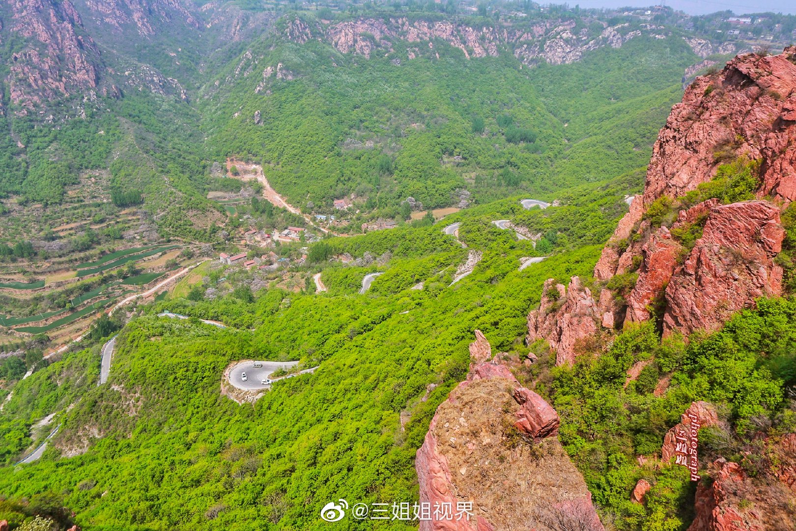 尖叫再尖叫郑州新密伏羲山的红石林景区里传来一声又一声尖叫声