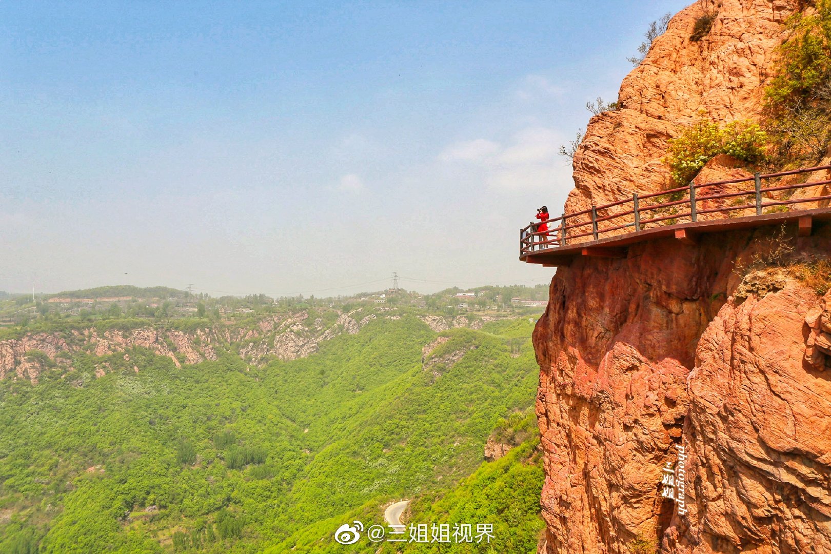 尖叫再尖叫郑州新密伏羲山的红石林景区里传来一声又一声尖叫声