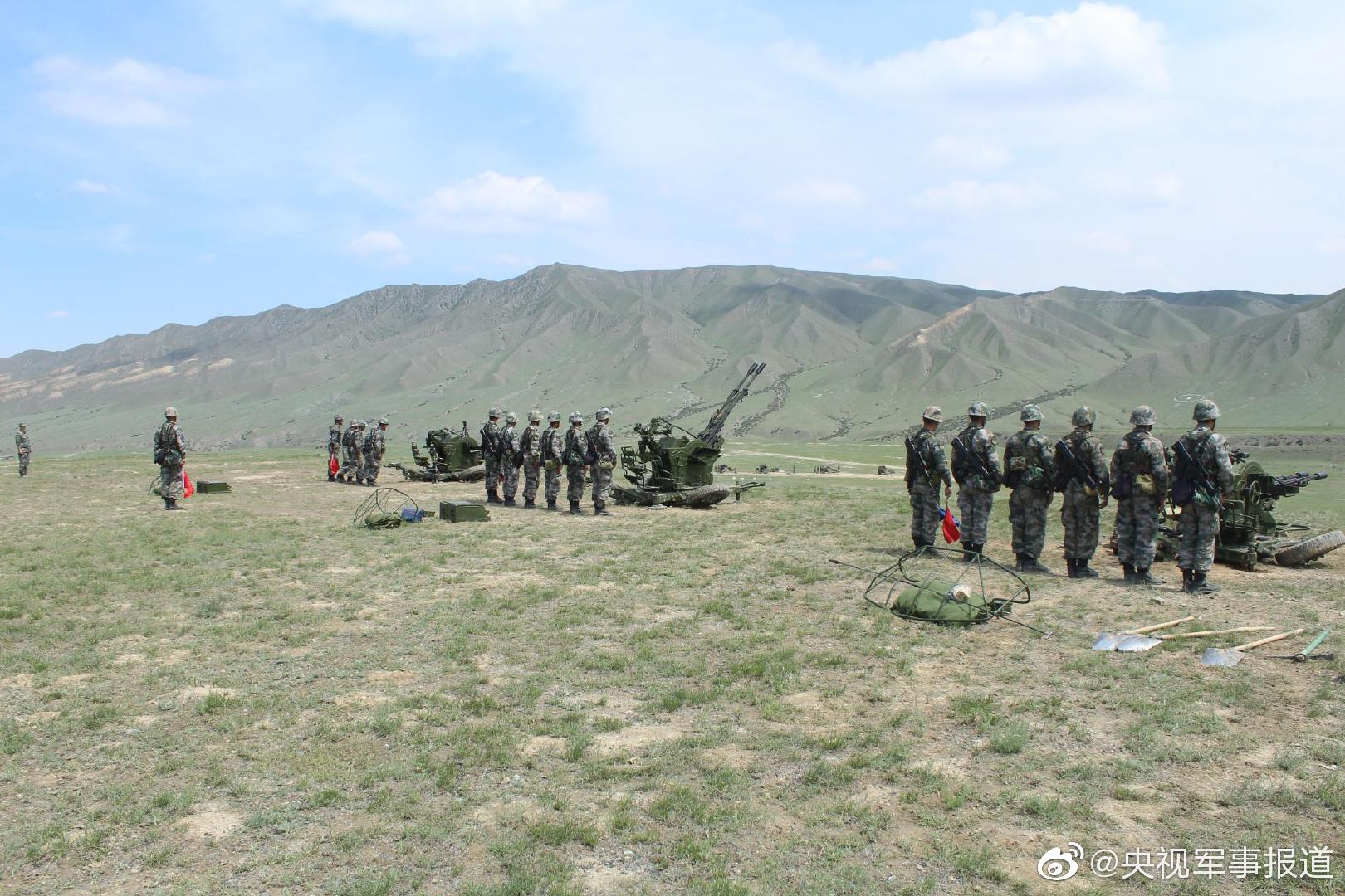 新疆军区某高炮团:陌生地域跨昼夜射击