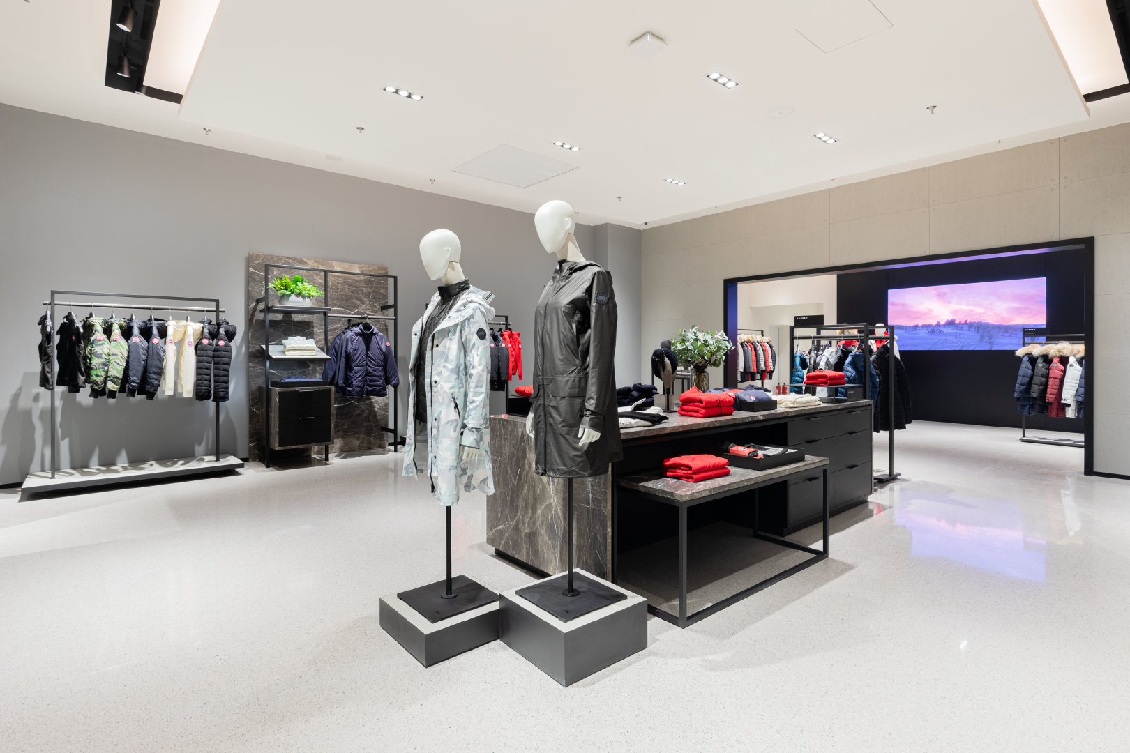 前几日化身成了@canadagoose加拿大鹅 沈阳万象城精品店的一日店长 来