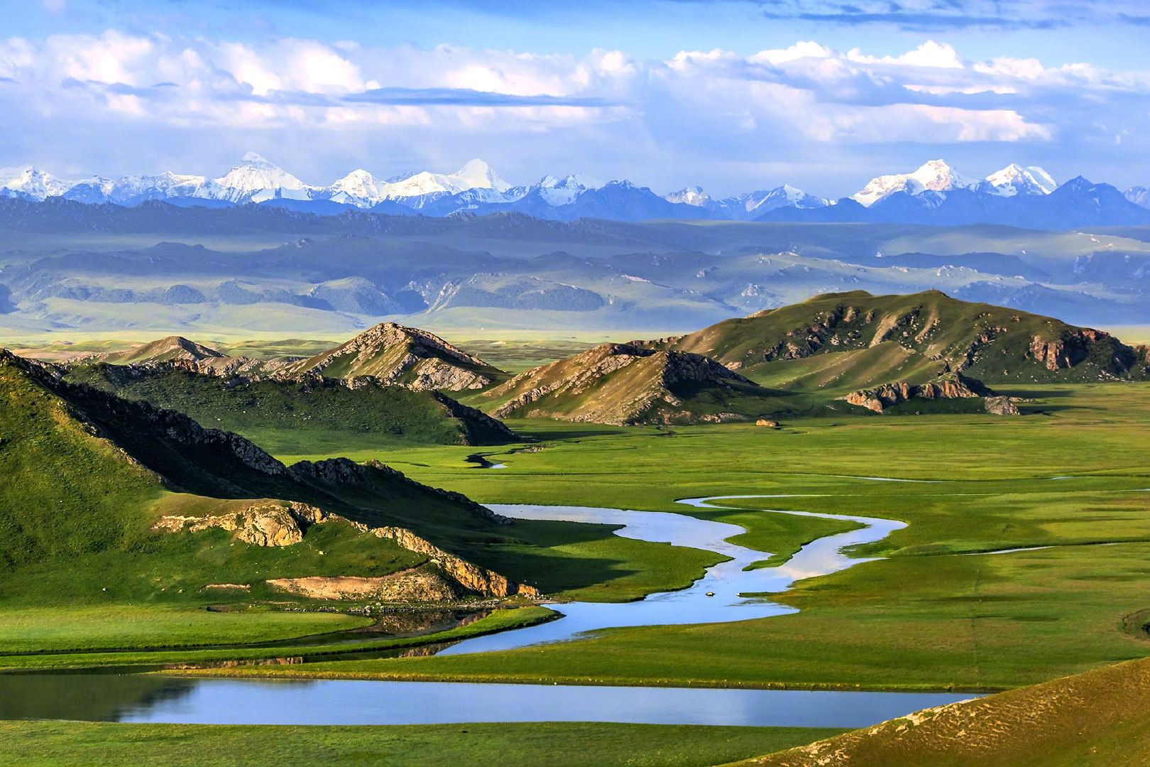 看了电影《飞驰人生》被电影中的取景地——新疆巴音布鲁克的美景所