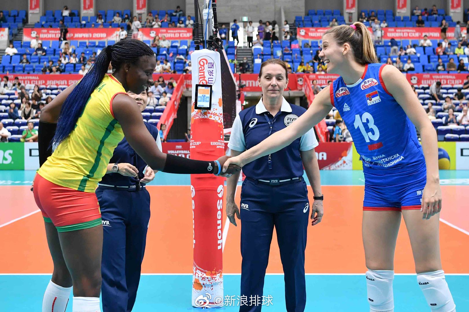 塞尔维亚女排25-22,25-14,25-17喀麦隆女排