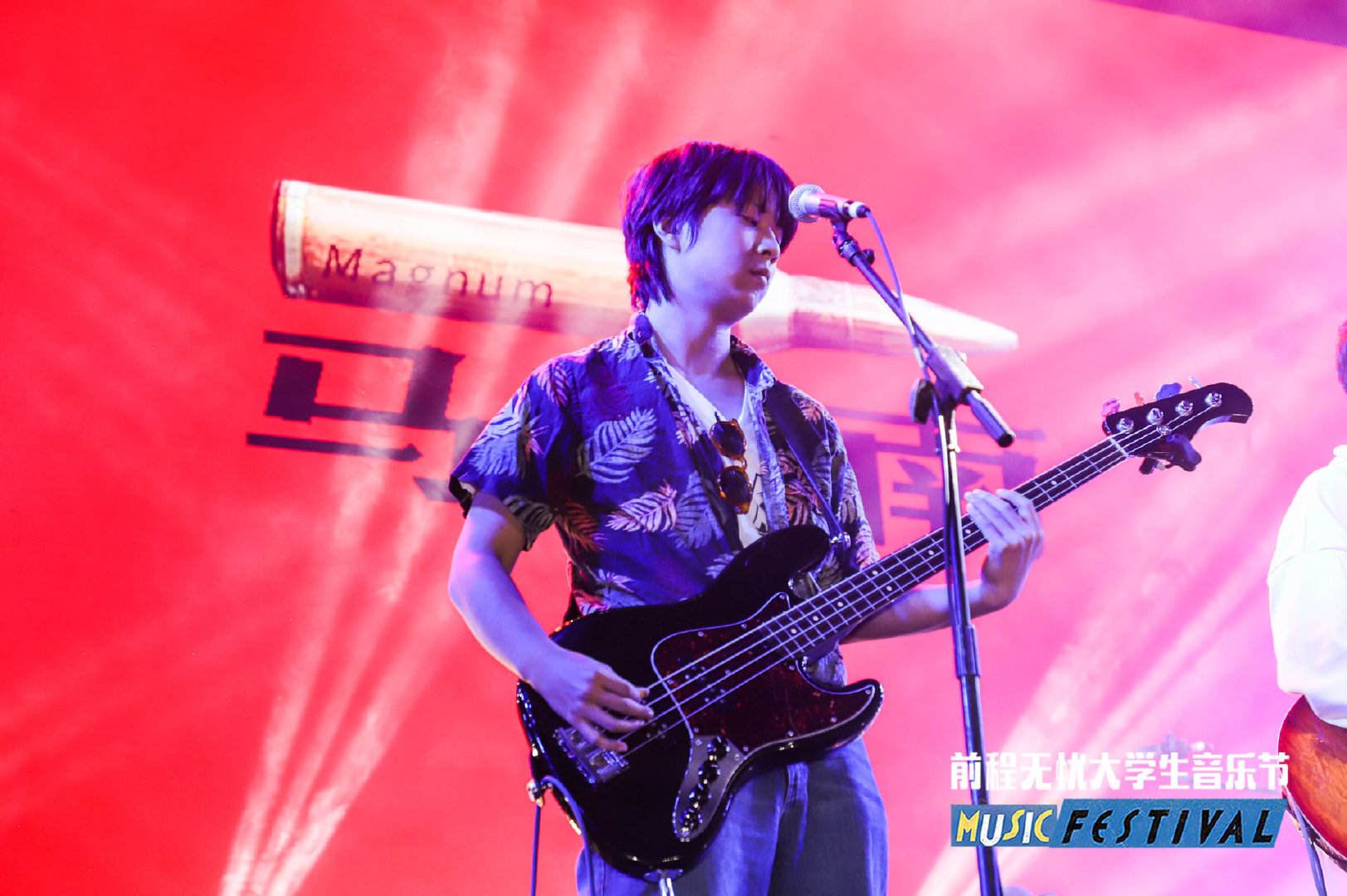 1 / 9 如果你愿意聆听一次马格南乐队的音乐你会发现,时间失去了界定