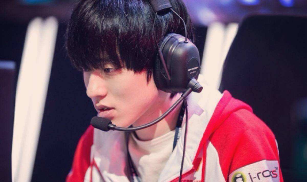 大舅子mystic续约we!这是要一边当奶爸一边当adc carry比赛?