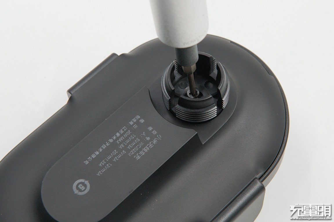 拆解报告:小米无线车充(WCJ02ZM)