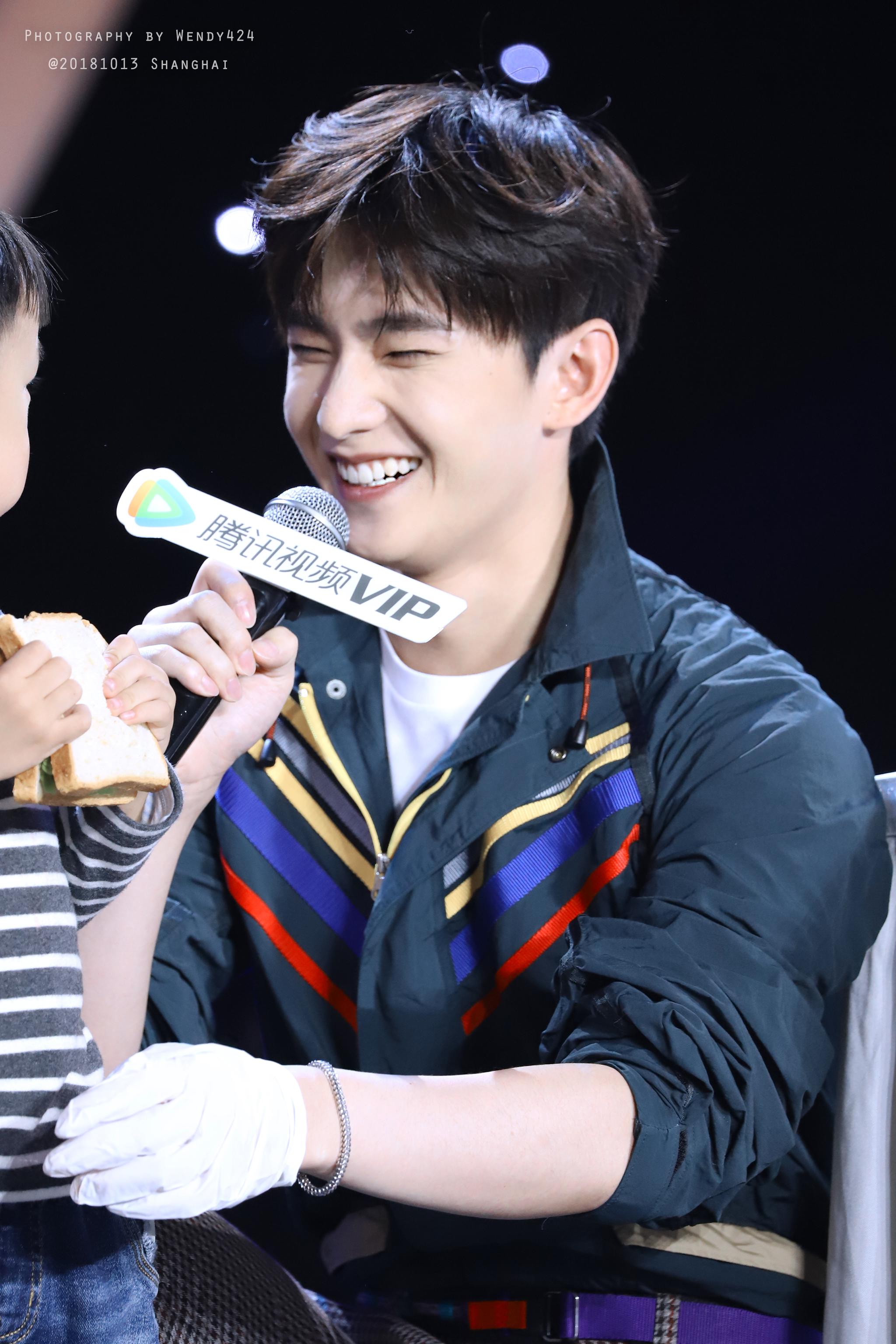 杨洋一定是水蜜桃味的小甜豆吧,笑起来地样子简直太甜了～@杨洋