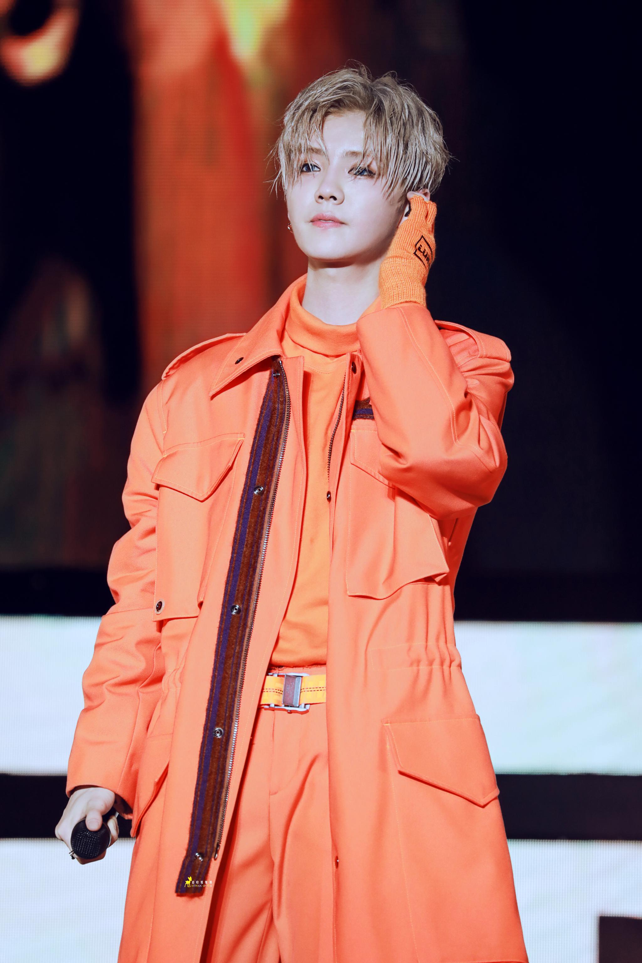 鹿晗的时尚风衣穿搭又酷又甜风度翩翩的少年m鹿m