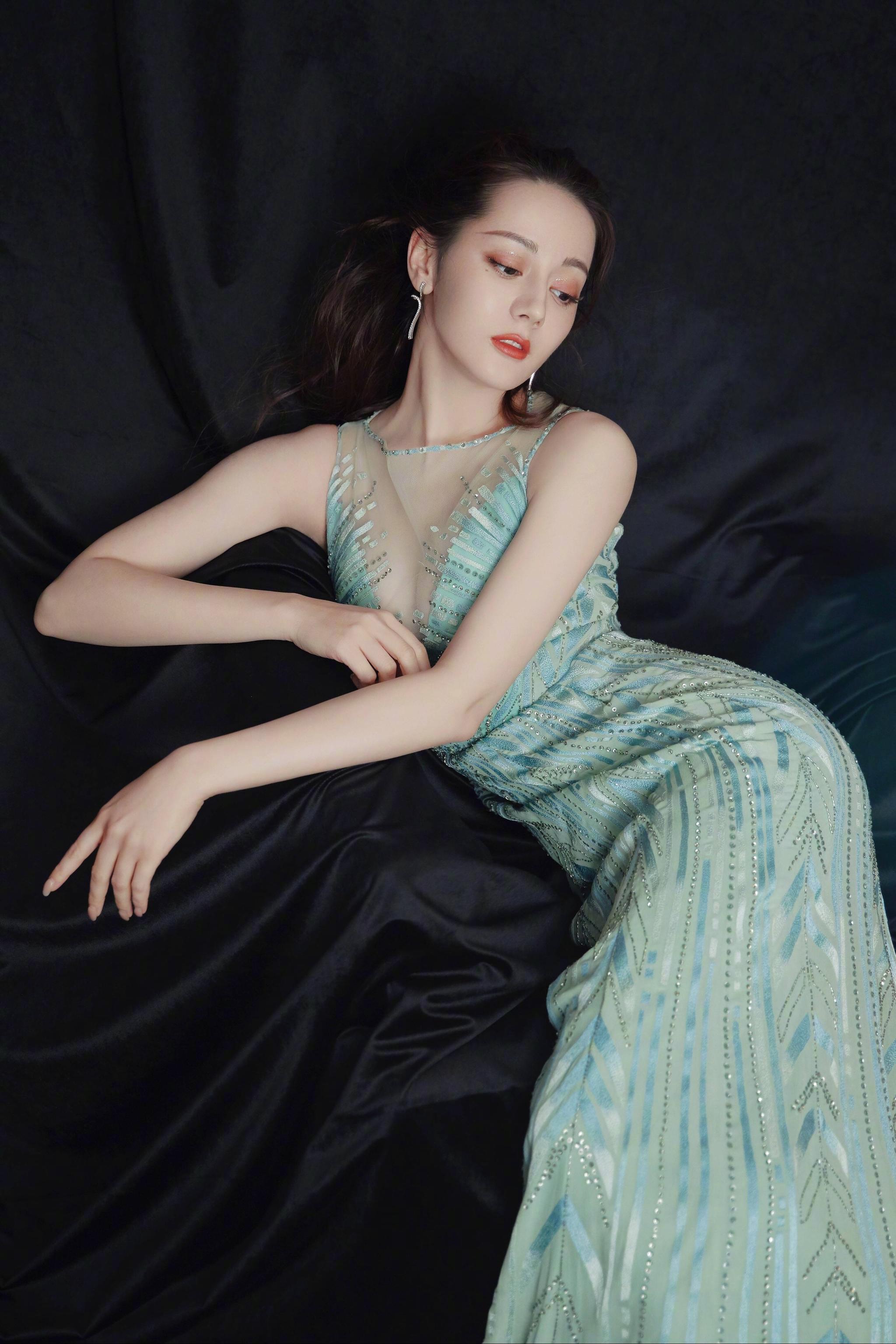 拥有完美腰臀比的女星