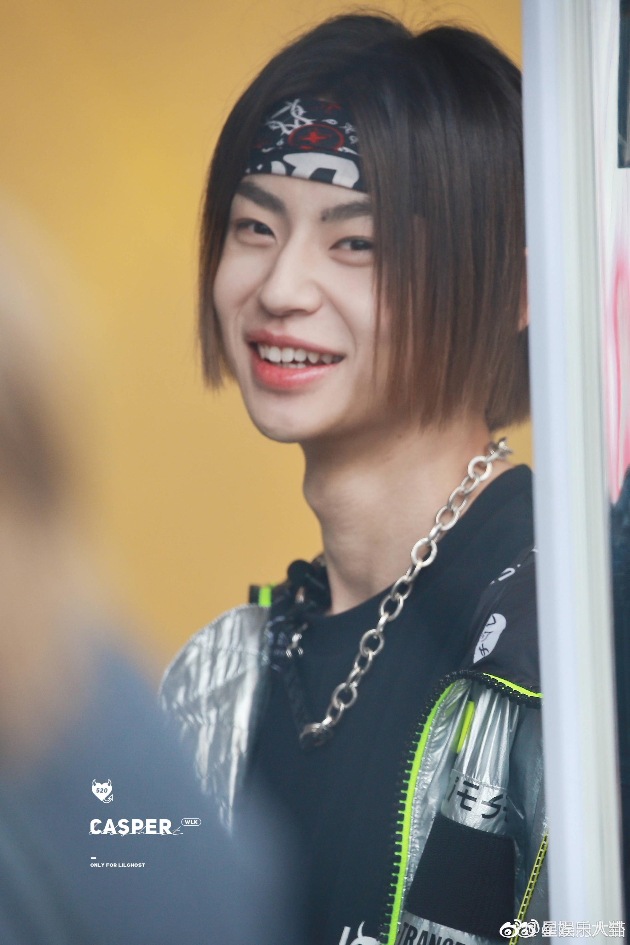 小鬼王琳凯新发型小鬼王琳凯出席品牌活动饭拍图