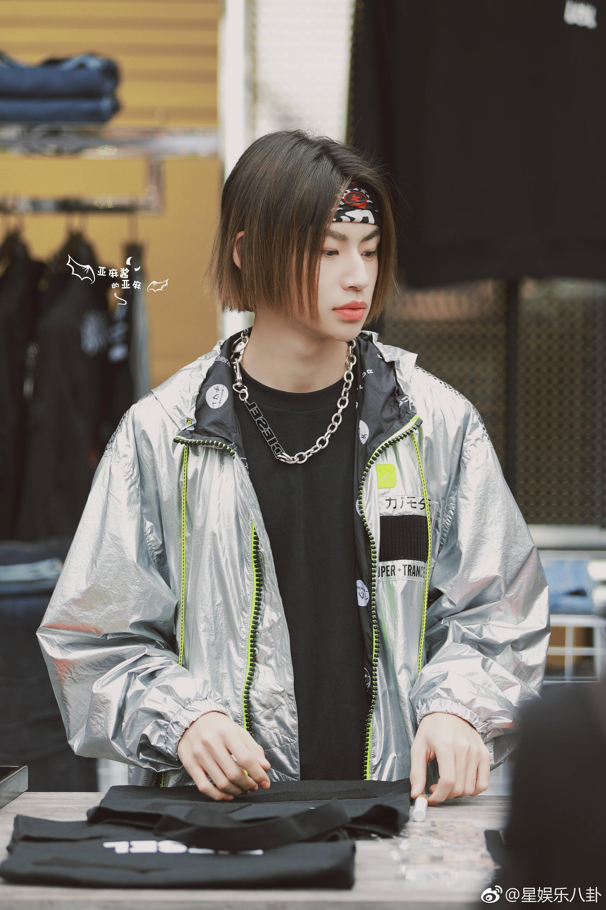 小鬼王琳凯新发型 小鬼王琳凯出席品牌活动饭拍图