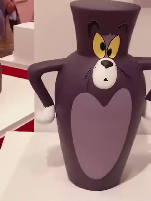 推上的作者inouetable曾分享了大量的变形汤姆猫的实体化作品