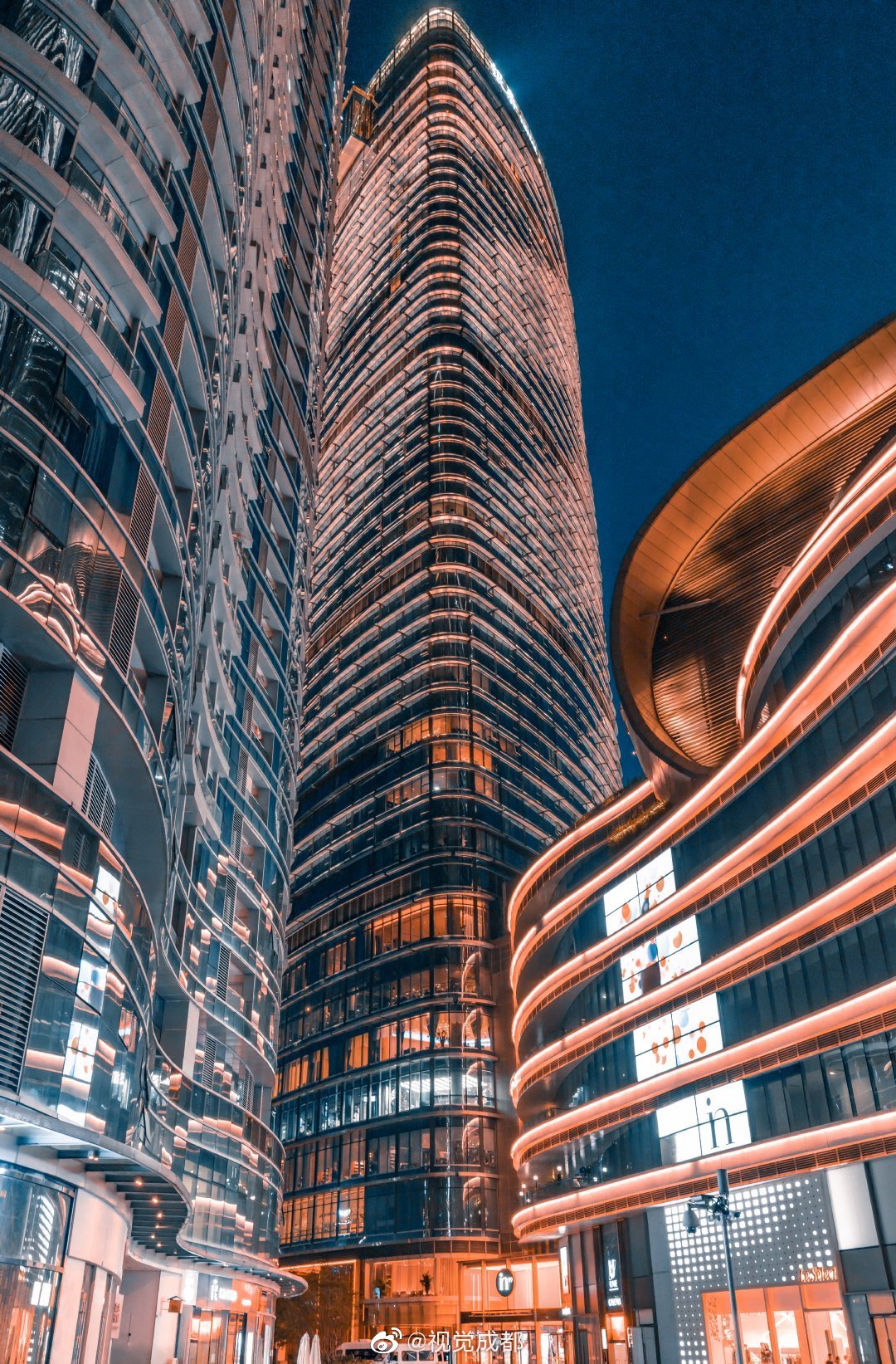 成都的城市肌理,舒心的现代化建筑美感.cr:@xiaoheyoo