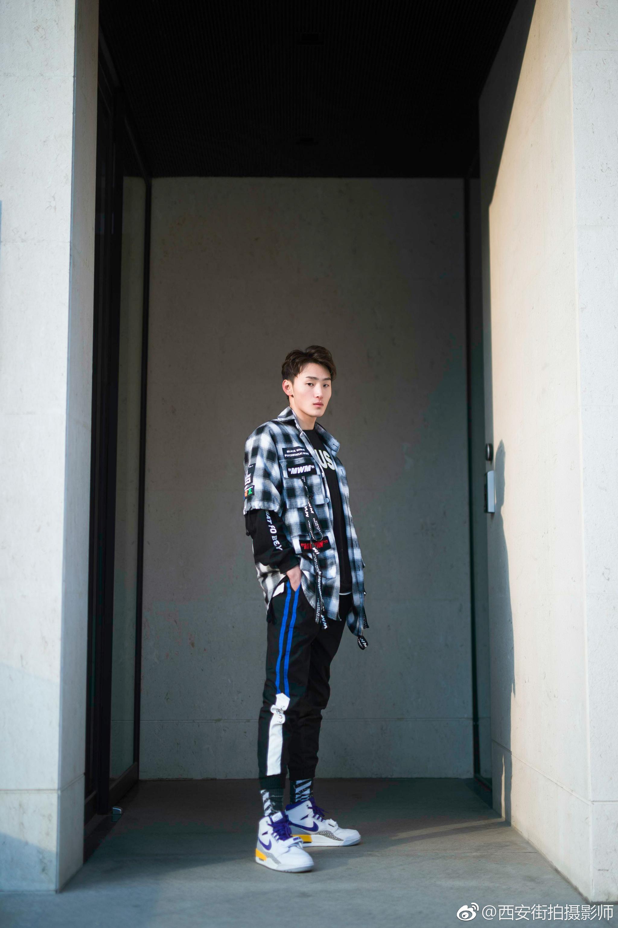 一组西安小帅哥的潮流街拍摄影我出镜奕奕博博