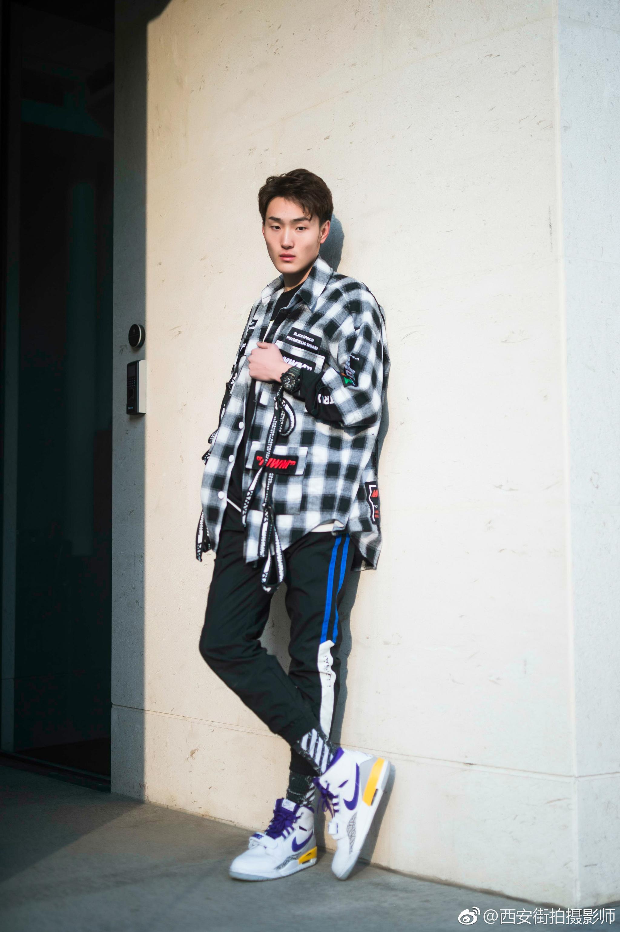 一组西安小帅哥的潮流街拍摄影我出镜奕奕博博