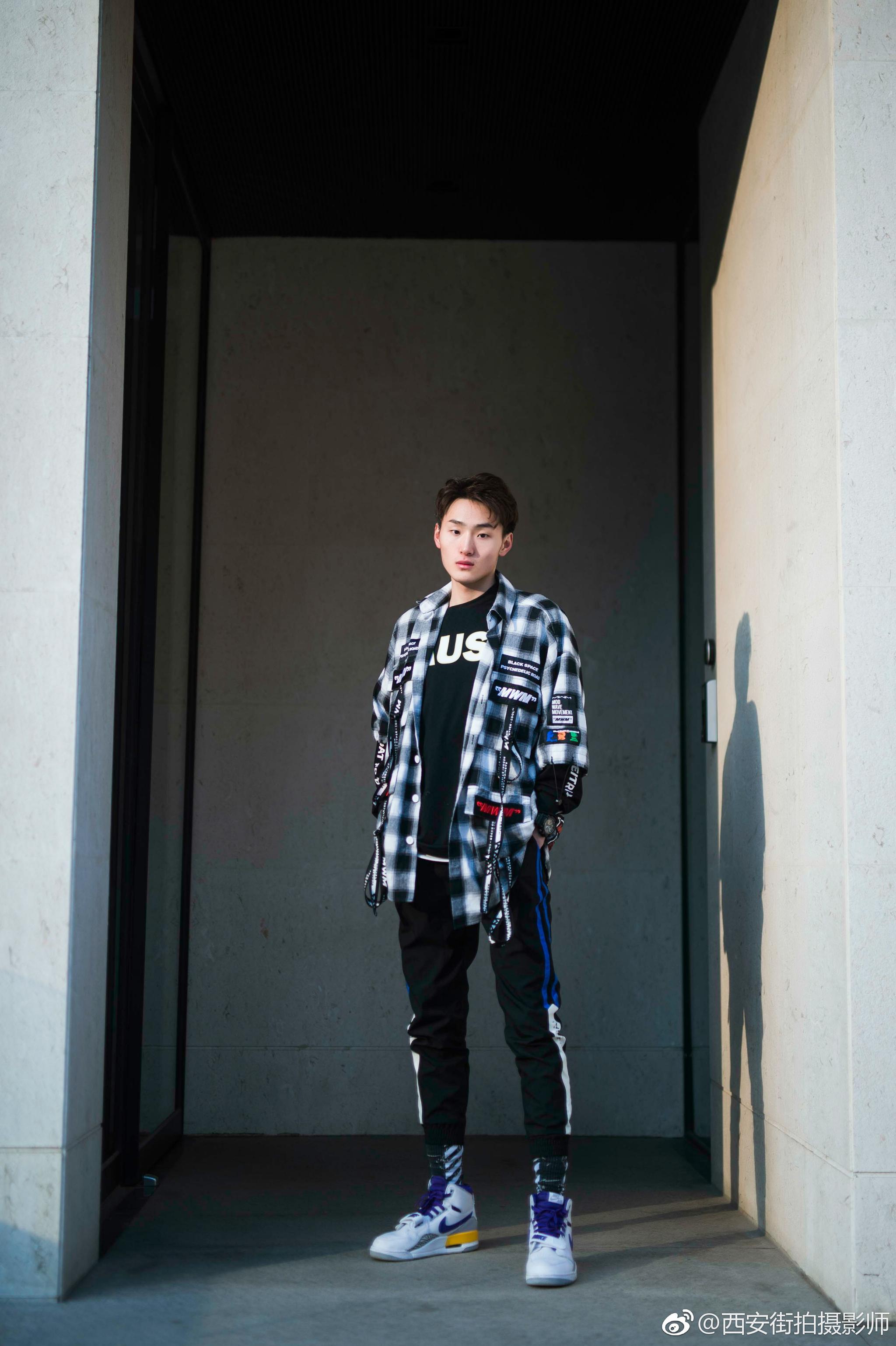一组西安小帅哥的潮流街拍摄影我出镜奕奕博博