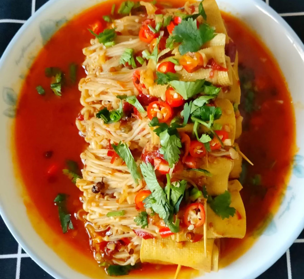 自制家常麻辣鲜香营养丰富开胃下饭豆皮金针菇教程来了