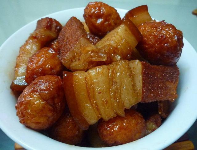 炖红烧肉时,千万别直接放下锅,加上这一步,猪肉鲜嫩多汁,喷香