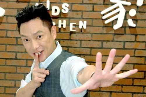 在近日他接受采访谈到16岁儿子早恋问题,面对早恋谢祖武十分开明观点