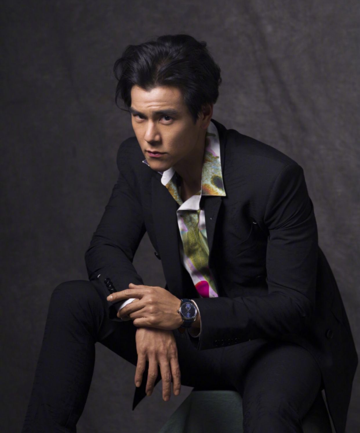 彭于晏登《时尚先生》三月刊,六套造型齐上线,帅气硬朗又有型