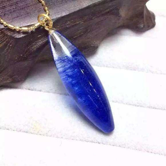 蓝发的魔力关于蓝色的天然晶石类也总有特殊的魔力让众多爱好者喜欢