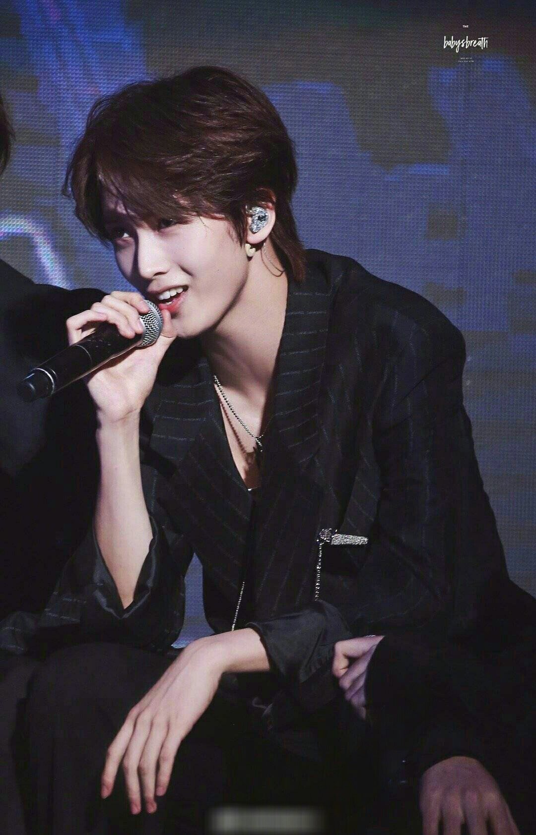 想必陈宥维这样的侧颜才能被称为名品下颌线吧始于颜值陷于才华