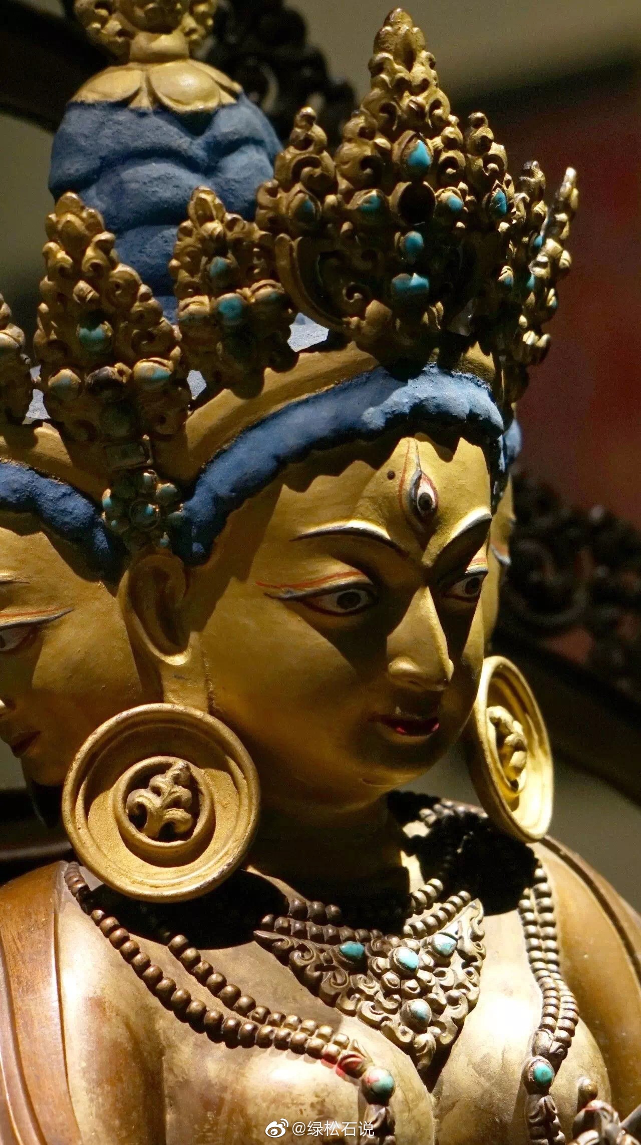 尊胜佛母头戴宝冠