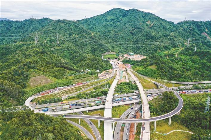 深圳坂银通道正加紧施工 鸡公山隧道已全线打通 (图)