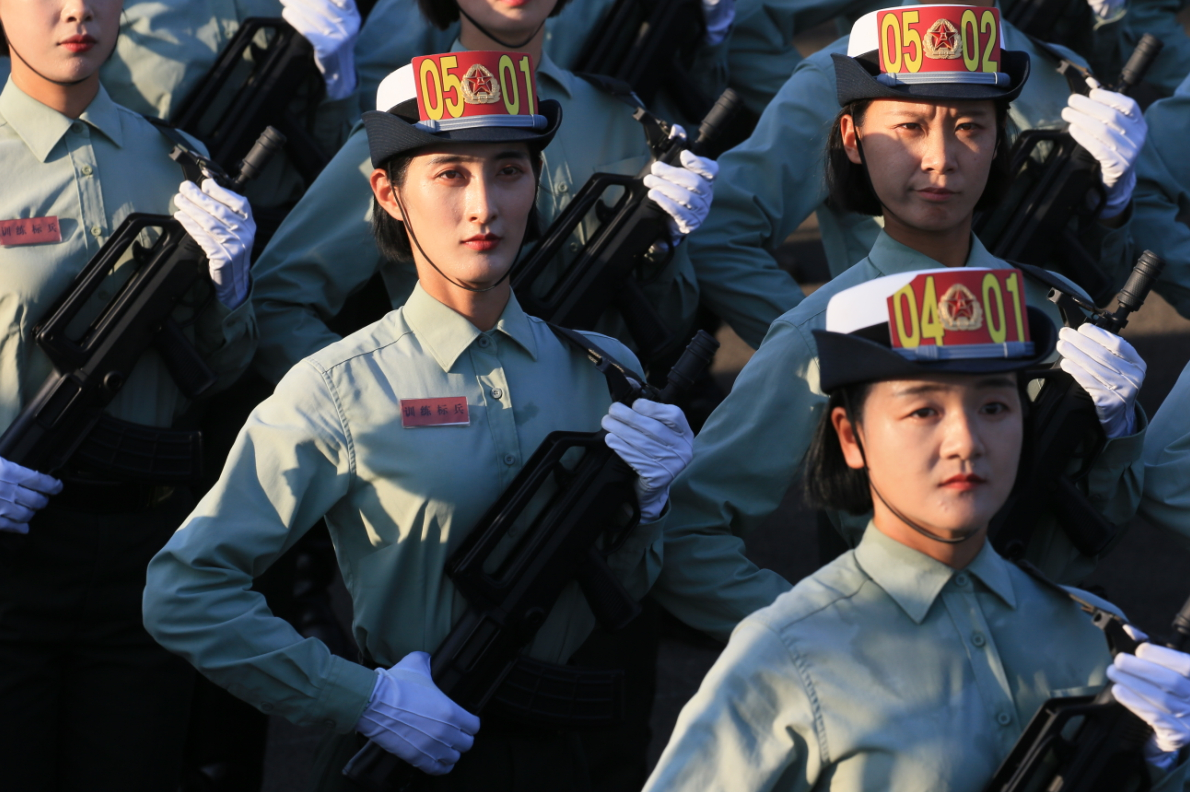大阅兵女兵方队背后的点滴花絮!@中国摄影师联盟