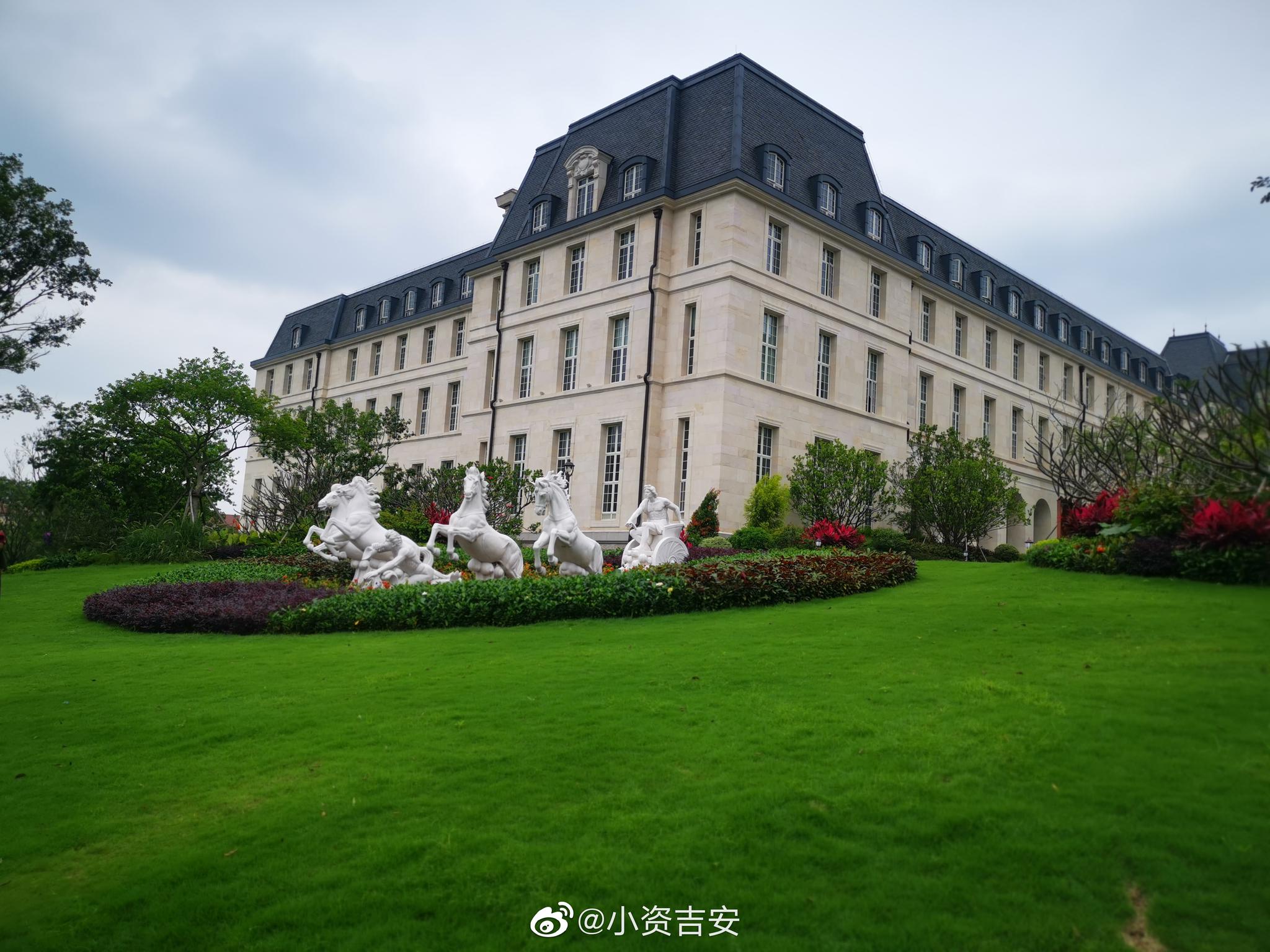 东莞松山湖溪流背坡村华为欧洲小镇的办公环境真的是太棒了|欧洲小镇|松山湖|溪流_新浪新闻