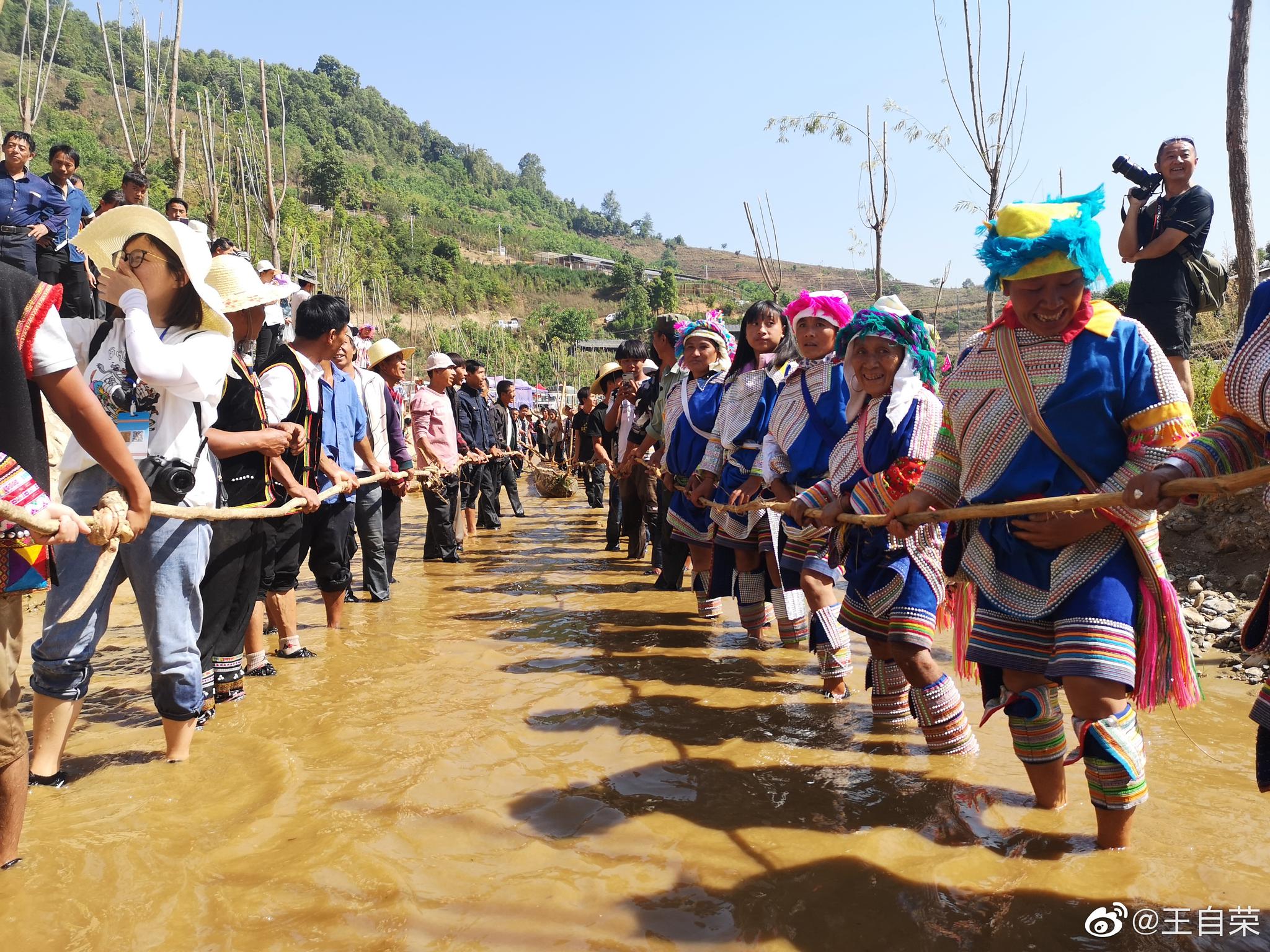 临翔区南美拉祜族乡搭桥节比以前热闹