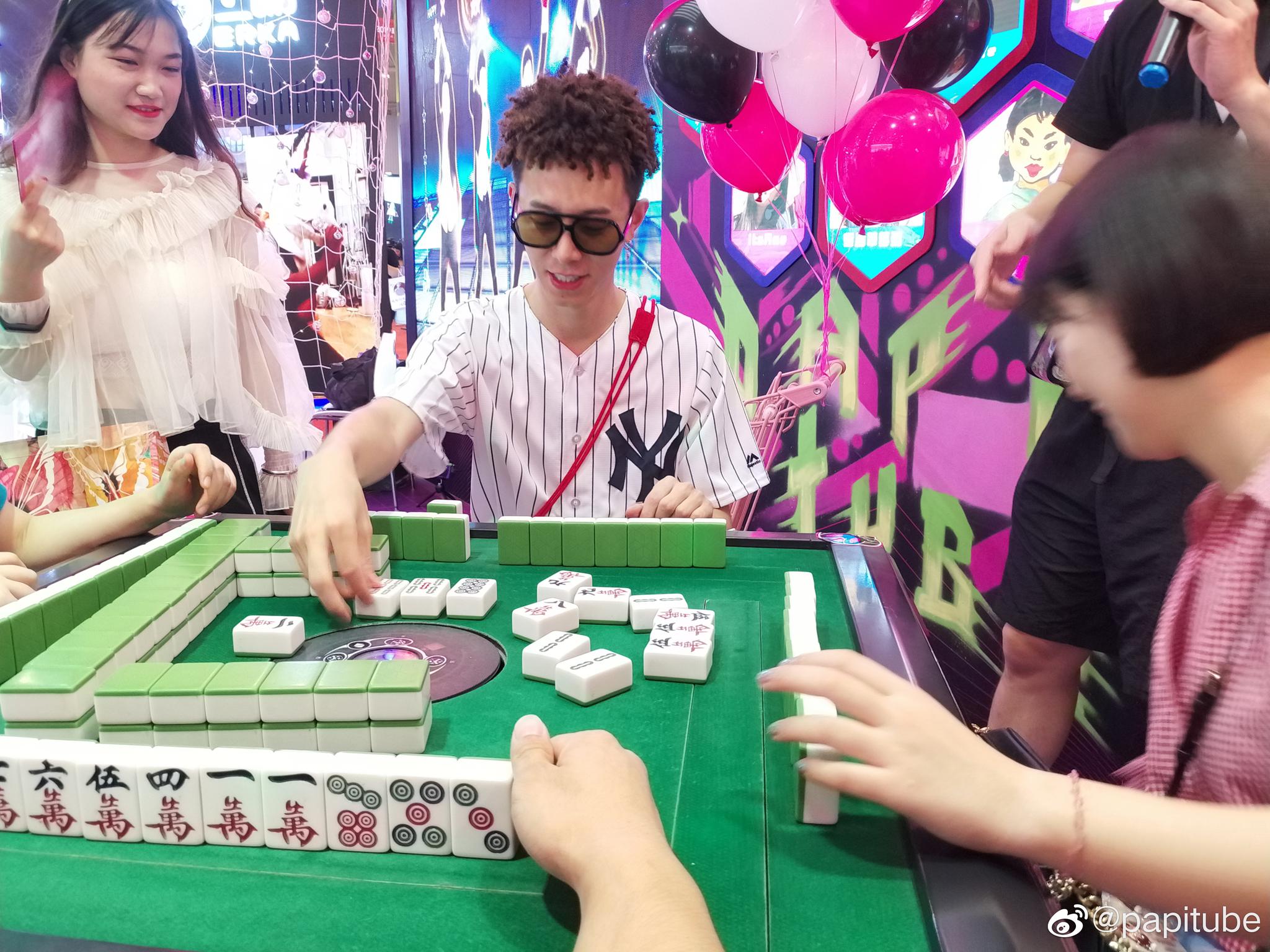 大型"追星现场"来咯@网不红萌叔joey 和@jin小菌 博主本人是不是都