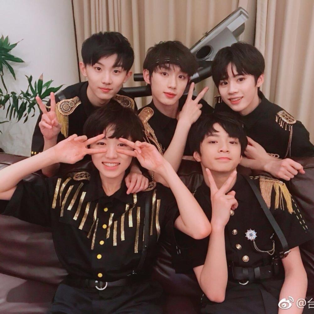 双十二晚会除了有台风少年团之外,还要乐华七子,大张伟等明星,可以说