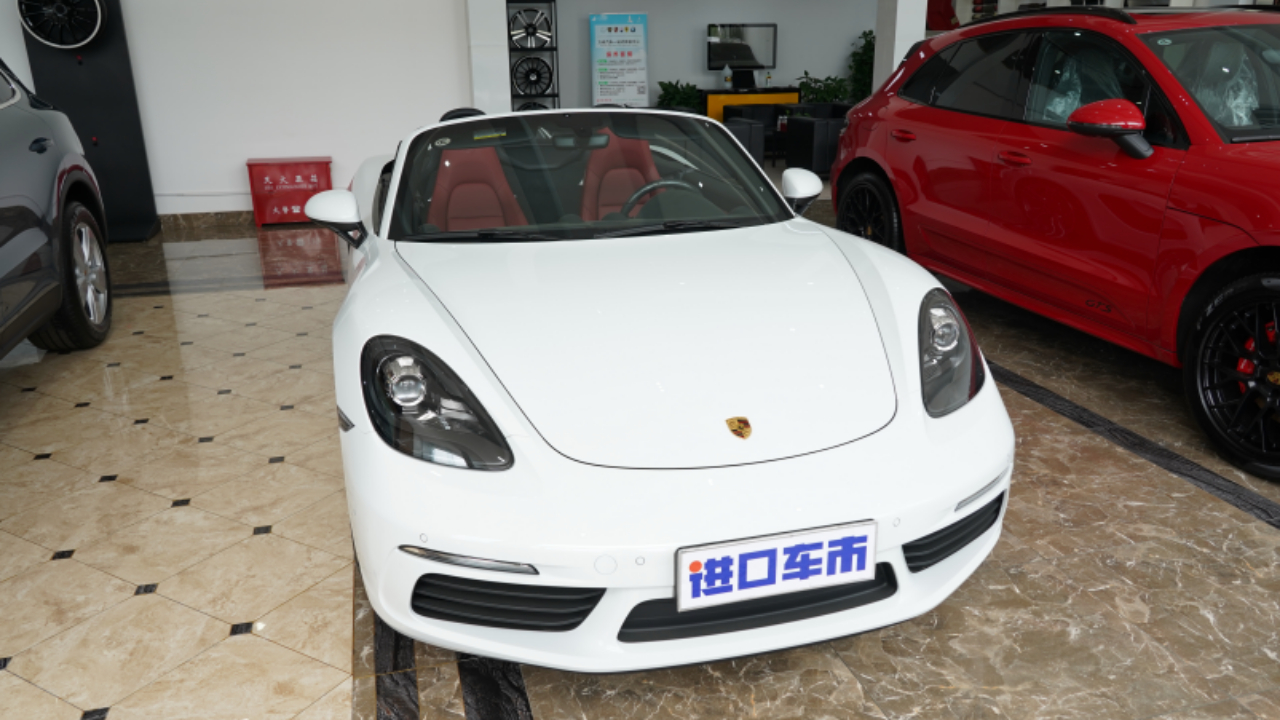 保时捷718 boxster 入门级跑车 家族标志性蛙眼大灯