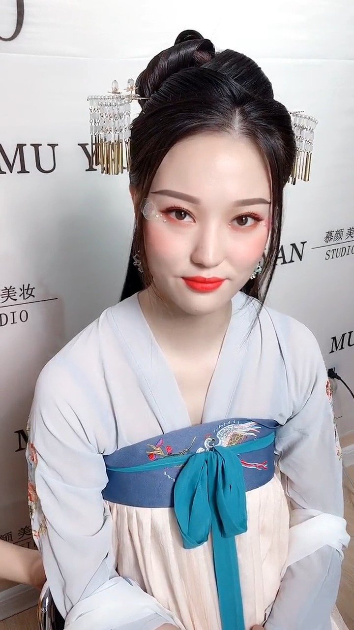 穿了汉服一定要做个好看的造型再出去 :慕颜美妆