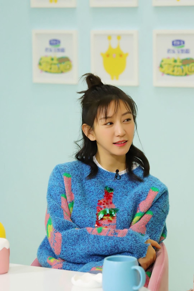 凌潇肃唐一菲《爱上幼儿园》首播 夫妻二人逗趣联手大战萌娃