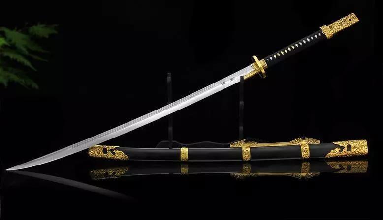 古代名剑:龙渊剑,干将莫邪剑,轩辕剑,湛泸剑,倚天剑,青釭剑