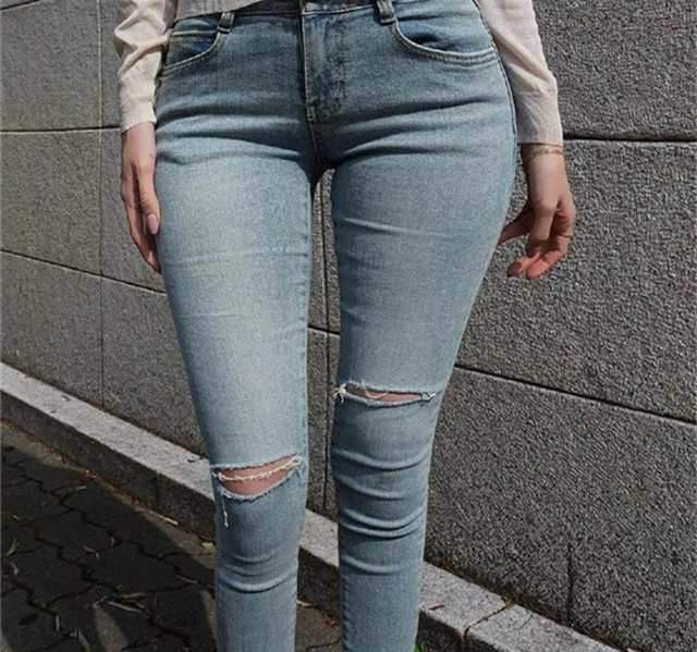 腰很细的紧身牛仔裤的美女怎么搭都好看全靠牛仔裤撑住气场