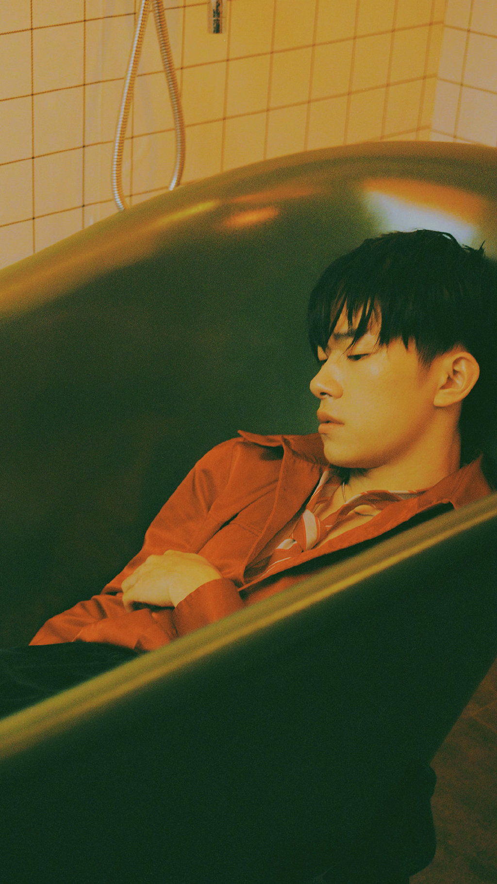 易烊千玺|《红秀grazia》the 10th anniversary光与影之间的少年