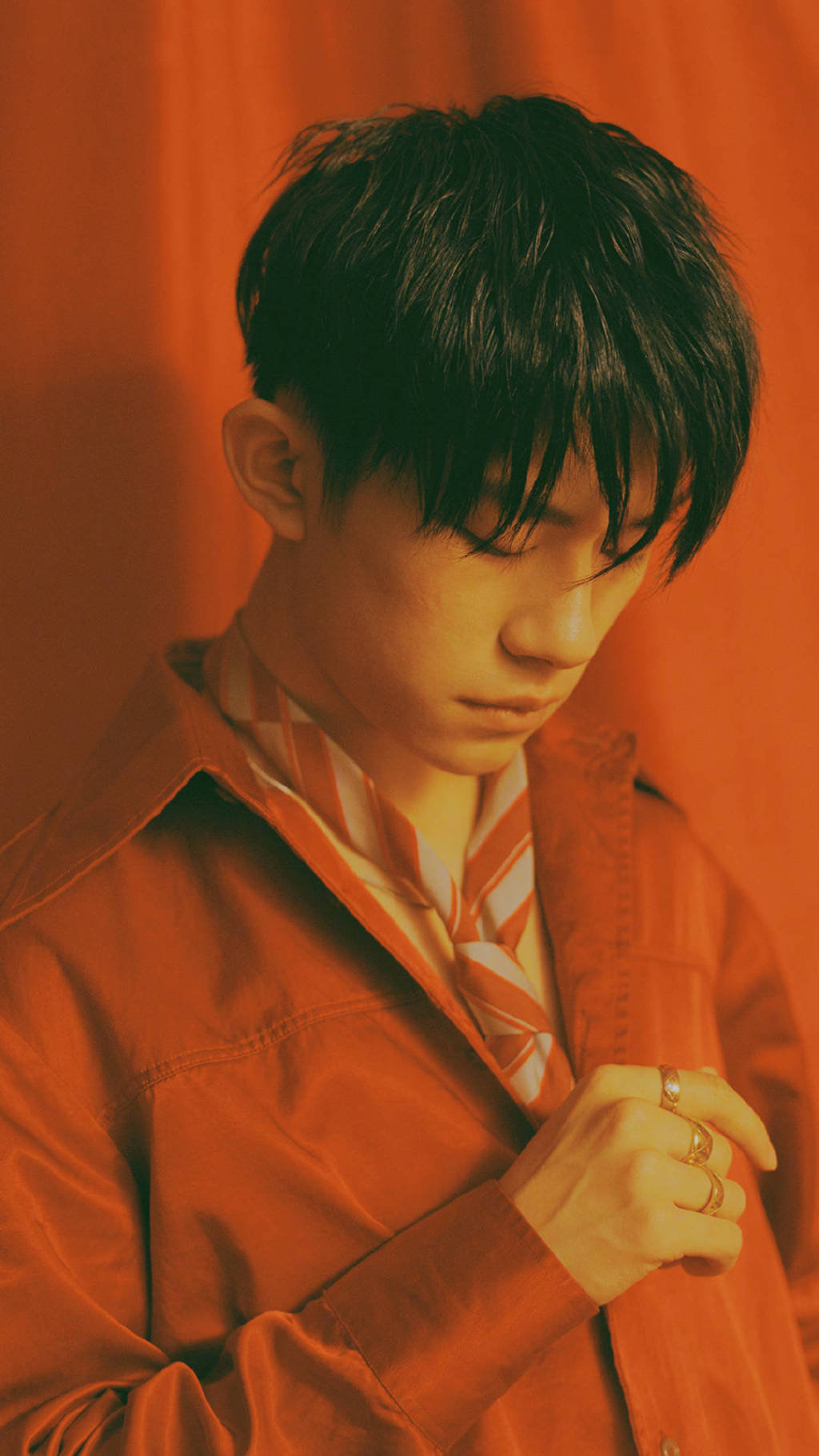 易烊千玺红秀graziathe10thanniversary光与影之间的少年