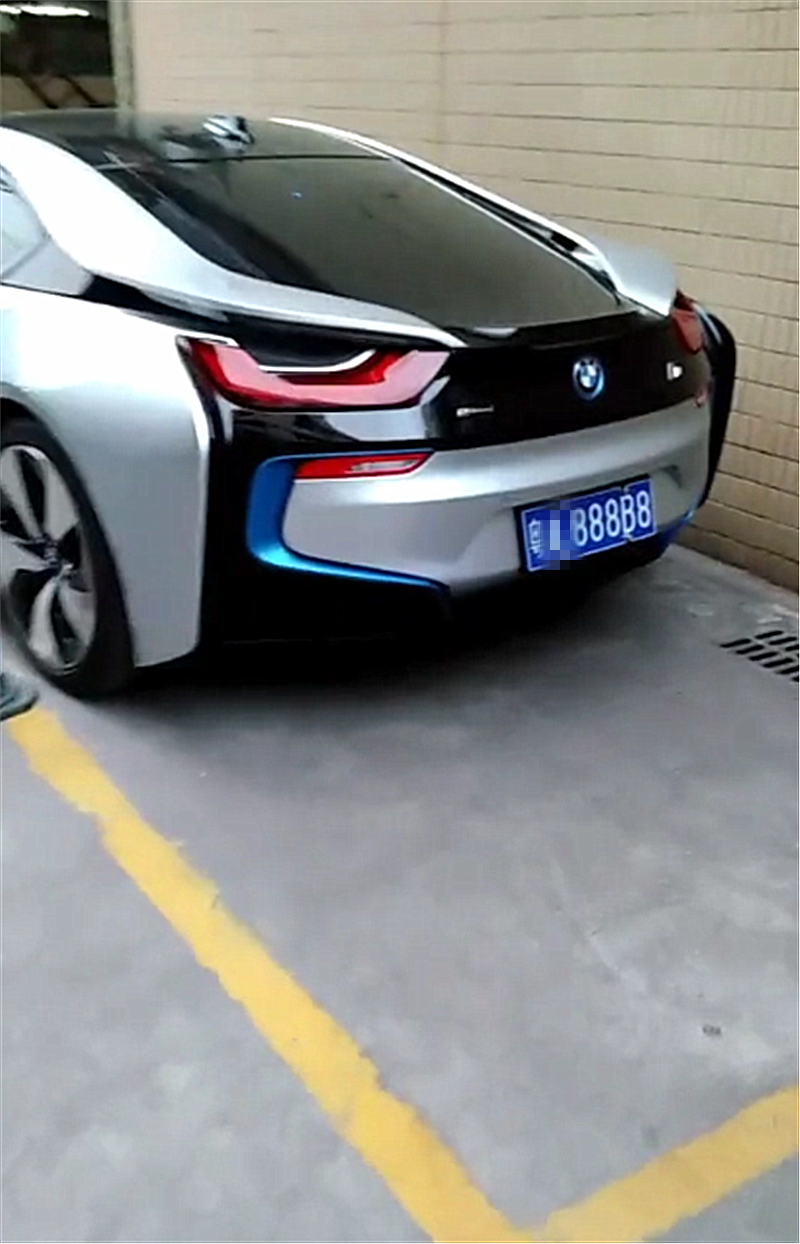 159万宝马i8现广州本不会太在意但车牌号实在太霸气