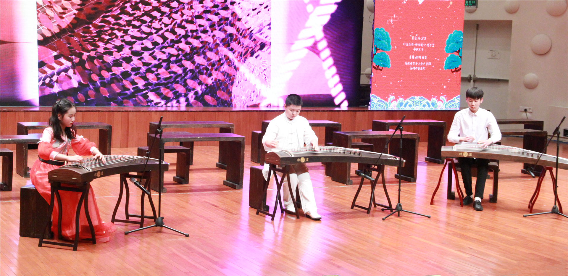 古琴:肖潇 箫:曾明 古筝:谢迎春《渔舟唱晚》—— 古筝:高阳 赵文轩