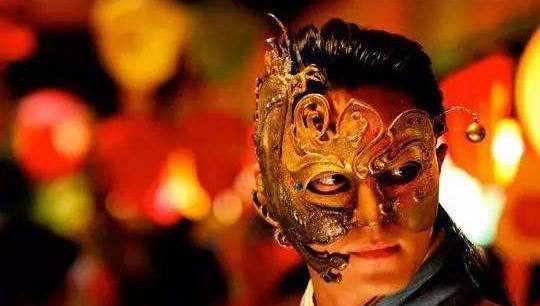 男星摘下面具的瞬间,你被谁惊艳到了呢?胡歌第二,第一最经典