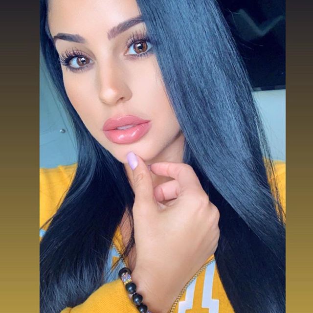 鲜为人知的性感模特兼歌手的丰唇混血儿美女斯蒂芬妮