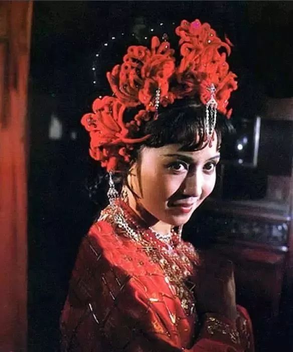 63岁魏慧丽近照曝光曾演西游记高翠兰今家庭幸福女儿超美