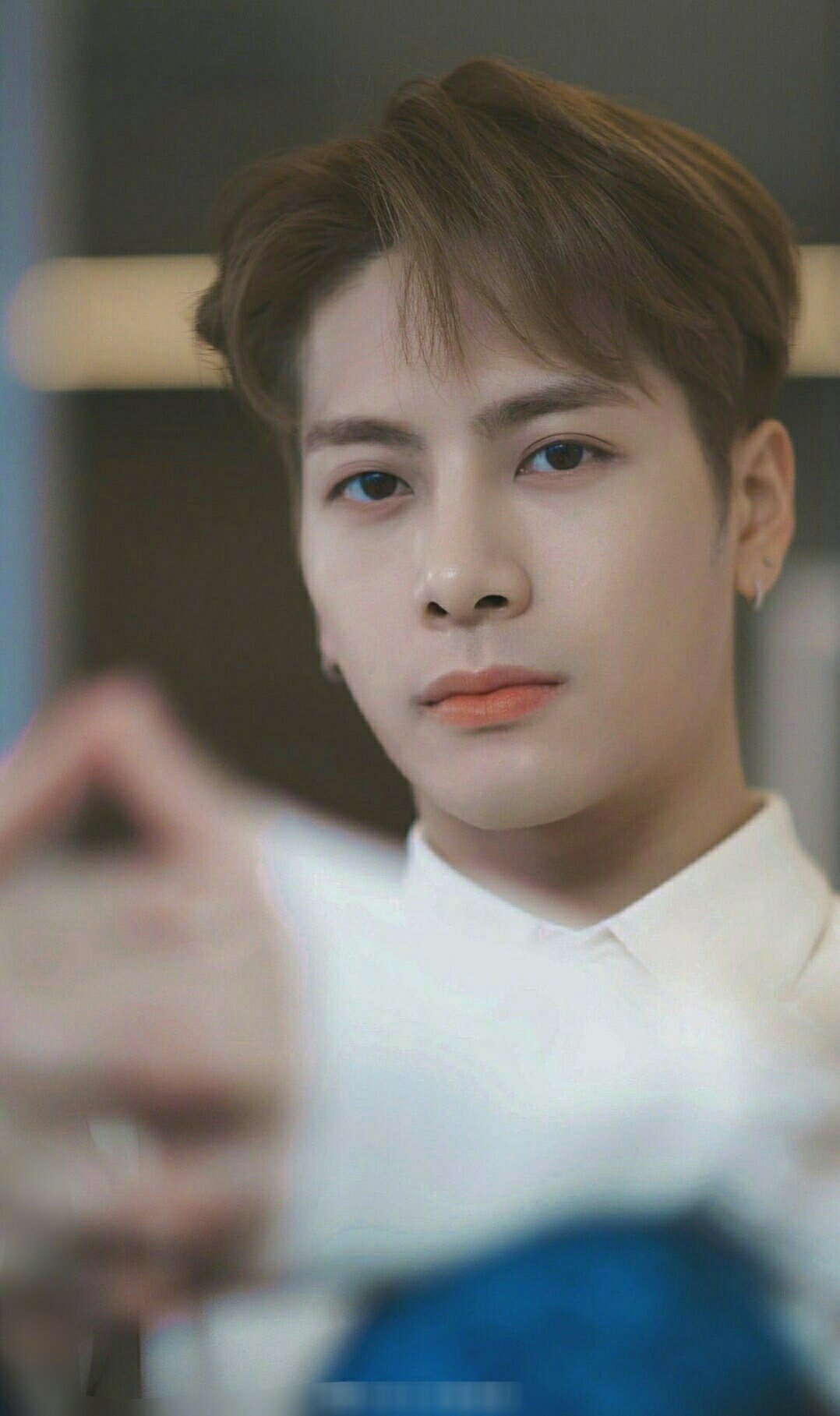 王嘉尔三观超正,温柔又有担当,可爱帅气还会开车 大眼睛