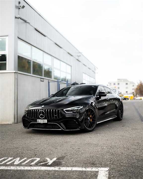 四门黑武士梅赛德斯-amg gt 63 s,比保时捷panamera更有个性