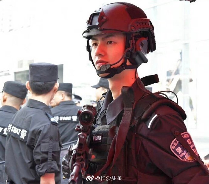 《守护解放西》长沙市公安局特巡警支队第一特警大队民警刘曦钧