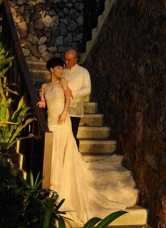 张卫健是演艺圈中有名的爱妻好男人与小9岁张茜结婚10多年