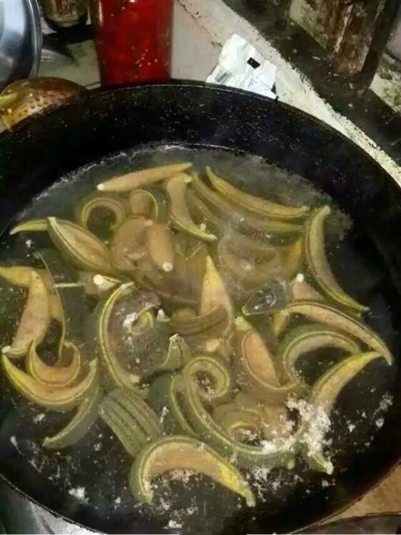 传说中最重口的黑暗料理:爆炒水蛭.